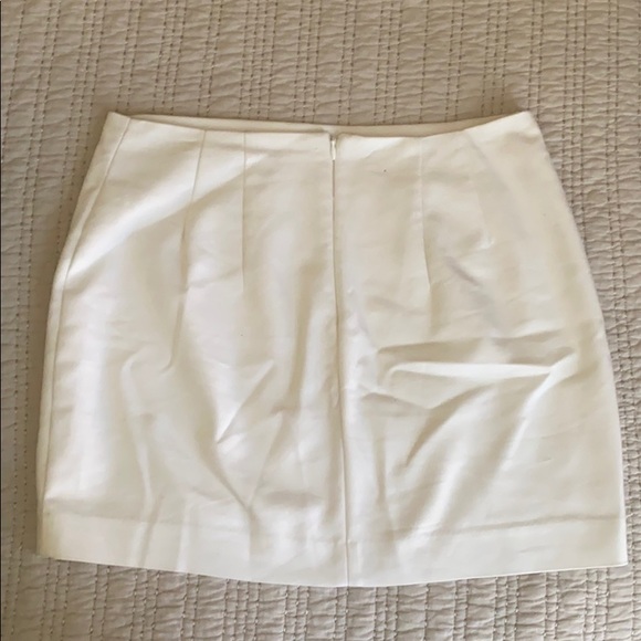 White fabric mini skirt - Picture 2 of 2